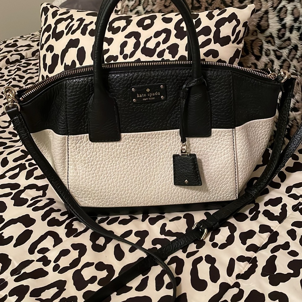 Kate Spade New York Leather Black and White/cream color block purse